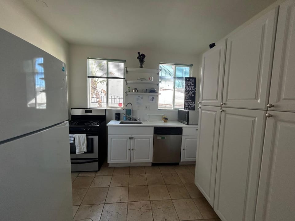 Kitchen or kitchenette, oven, stove