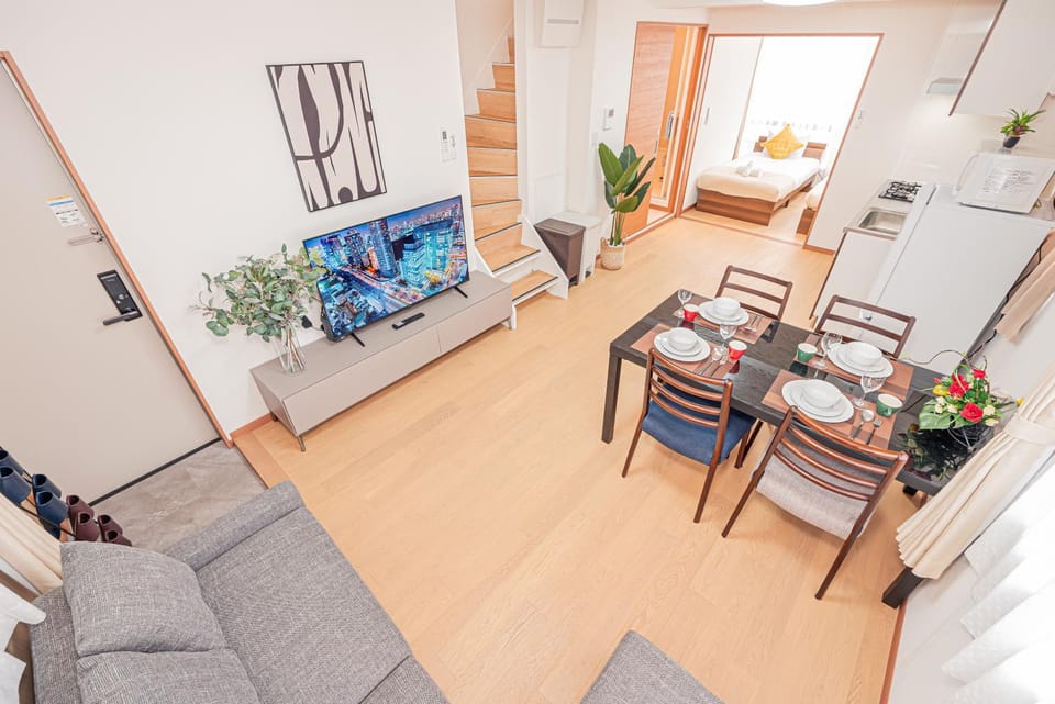 Kitchen or kitchenette, Living room, Seating area, Dining area