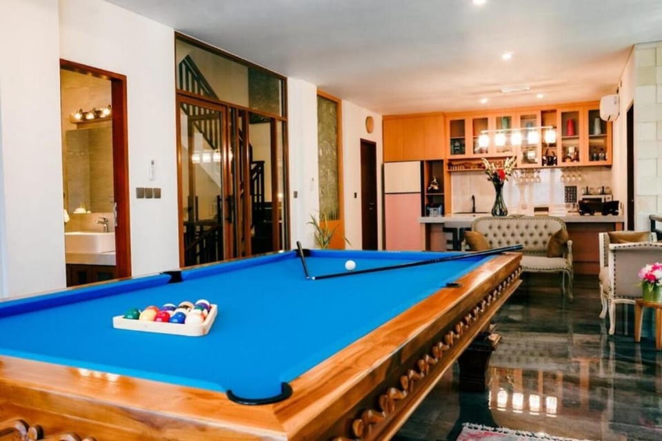 Billiard, Game Room, Karaoke, Balcony/Terrace, Balcony/Terrace, Lounge or bar