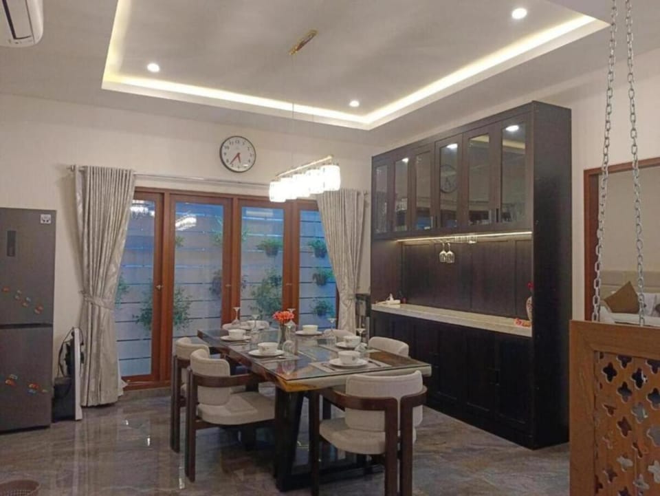 Dining area, minibar, air conditioner