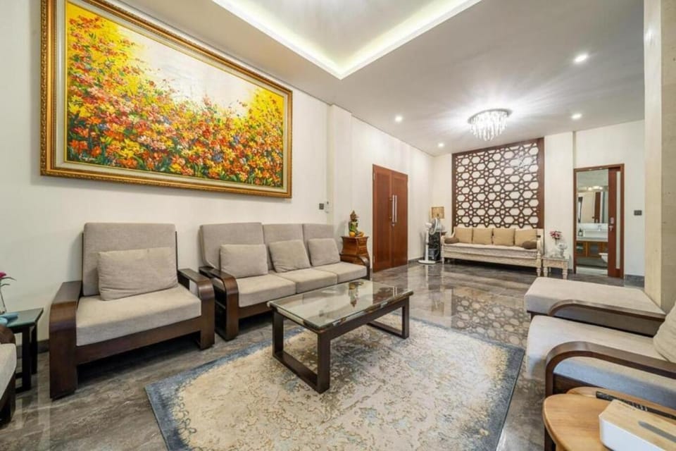 Living room, Seating area, Entertainment, Entertainment, air conditioner, air conditioner