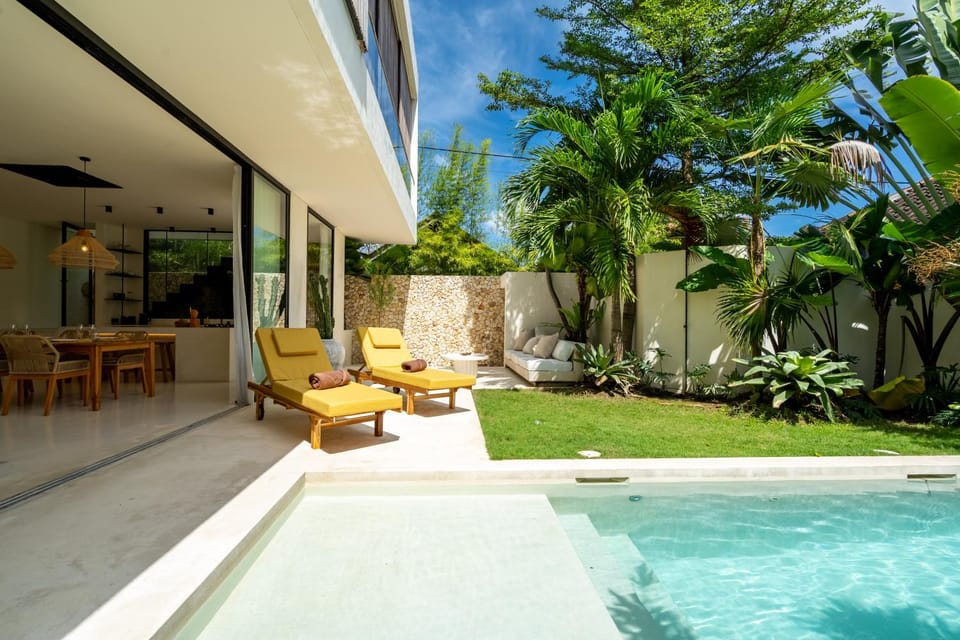 Garden view, Swimming pool, sunbed