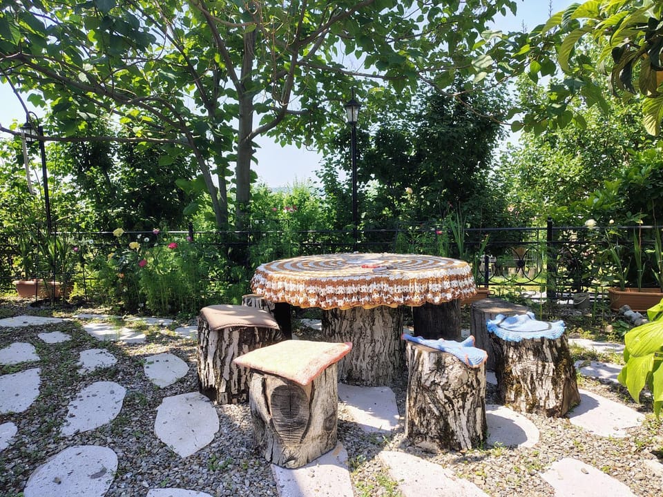 Day, Dining area, Garden view