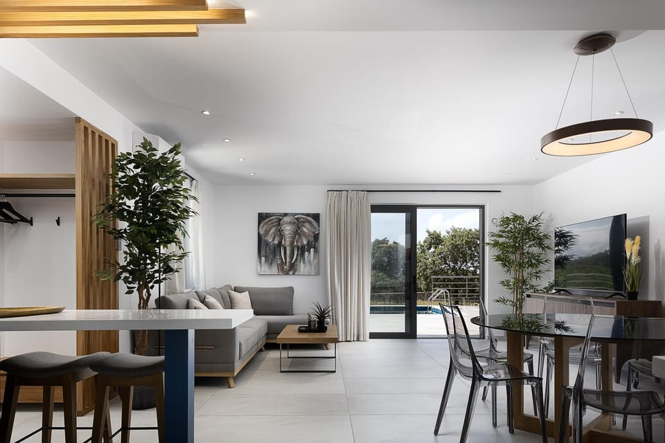 Living room, Dining area