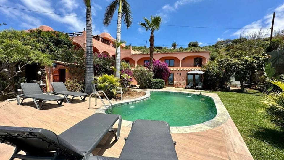 Property building, Garden, Garden view, Pool view, Swimming pool, sunbed