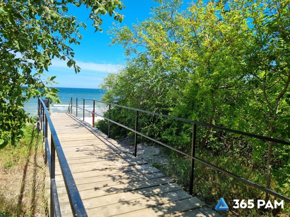 Nearby landmark, Spring, Day, Natural landscape, Beach