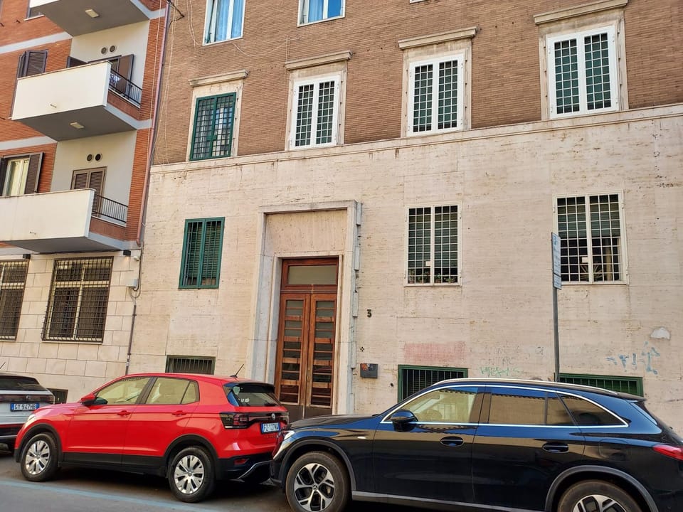 Blue House Termini-Colosseo Apartment in Rome