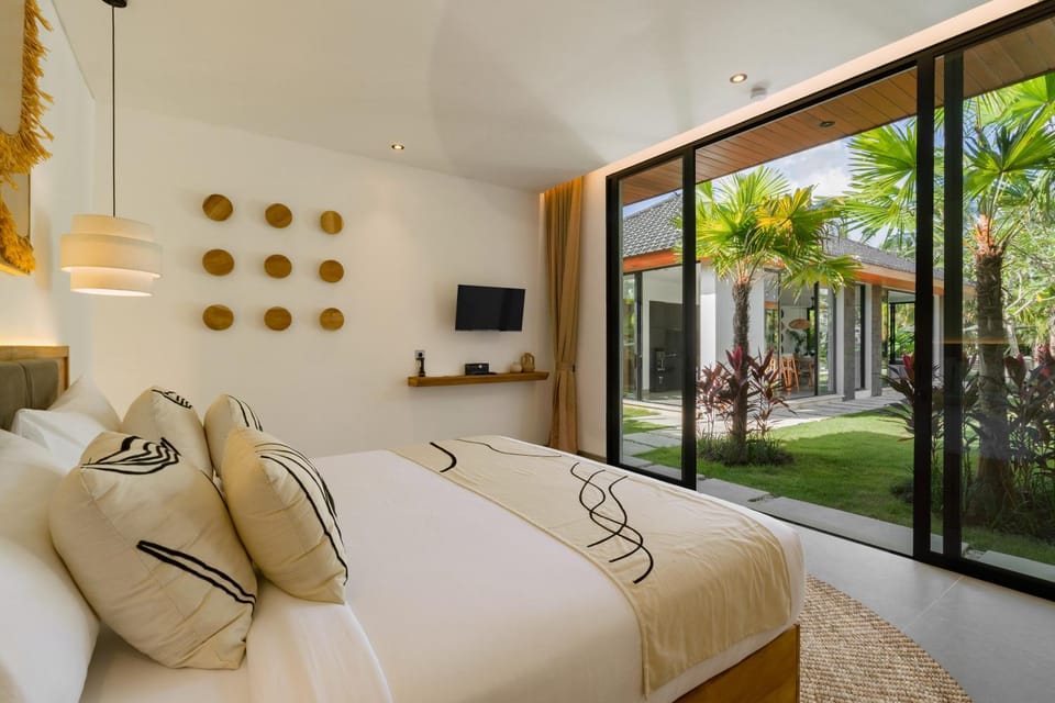 Bed, TV and multimedia, Bedroom, air conditioner