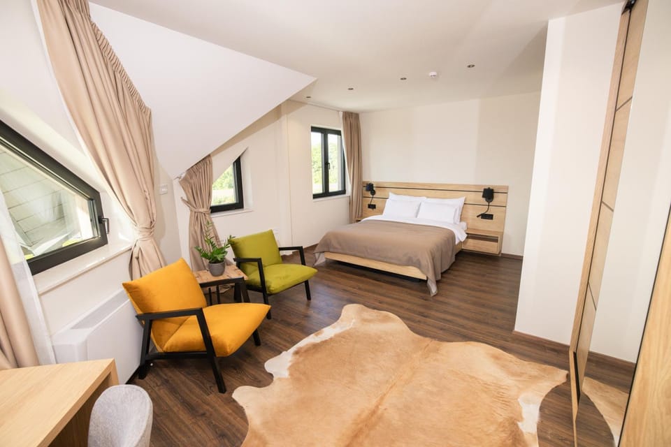 Photo of the whole room, Bedroom