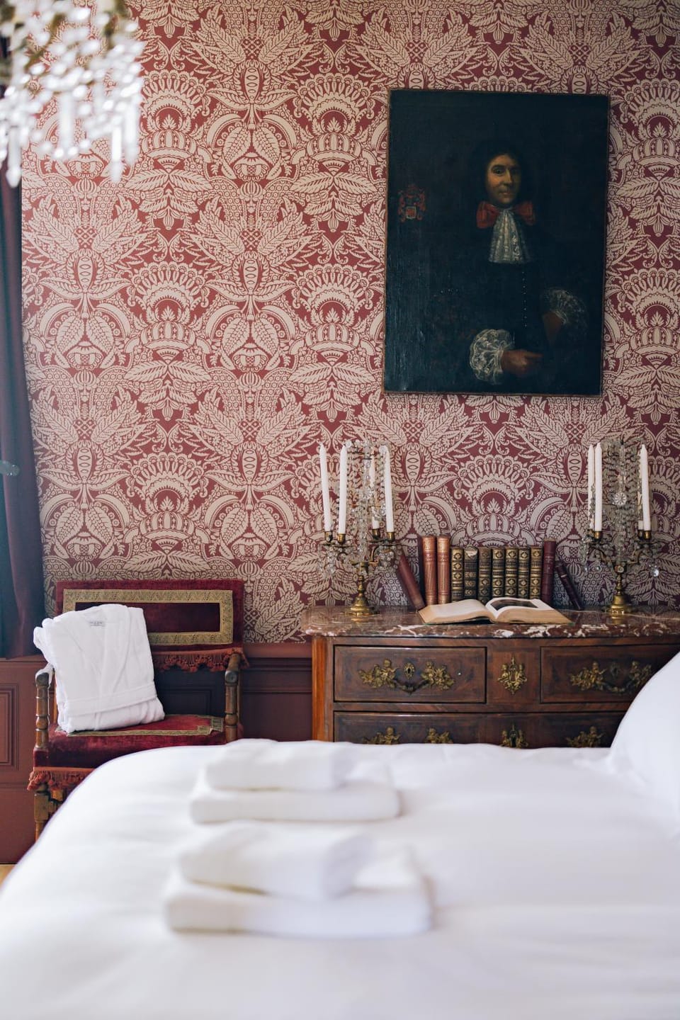Bed, Decorative detail, Bedroom