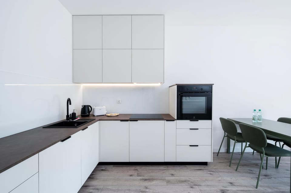 Kitchen or kitchenette, Dining area, stove