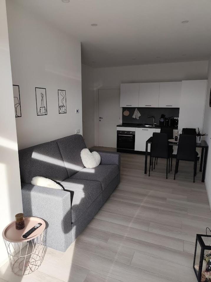 Kitchen or kitchenette, Seating area