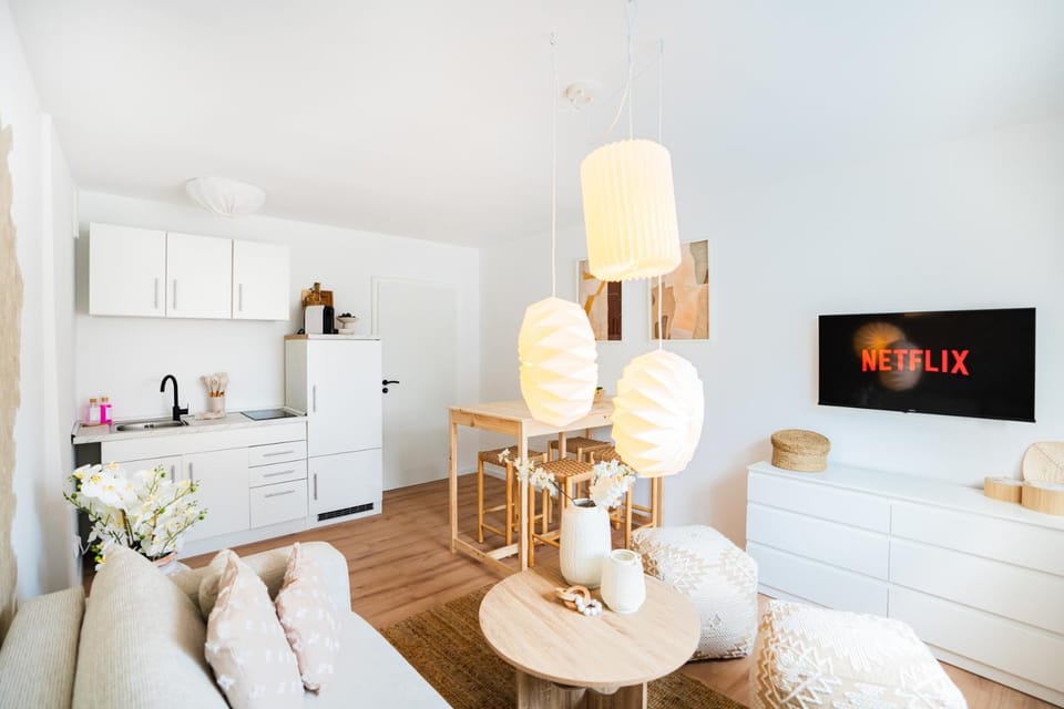2 BR Apartment - ZENTRAL - KÜCHE - BALKON - WIFI - NETFLIX - BUSINESS - KAFFE - PARKHAUS Apartment in Wiesbaden