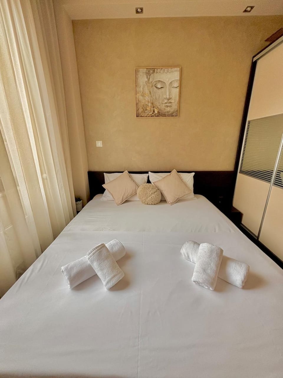 Bed, Photo of the whole room, Bedroom, towels