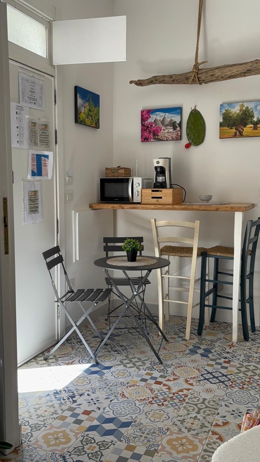 Kitchen or kitchenette, Dining area, minibar