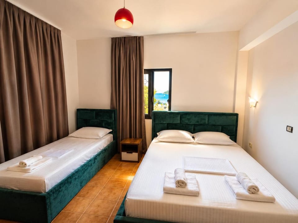 Bed, Bedroom, towels