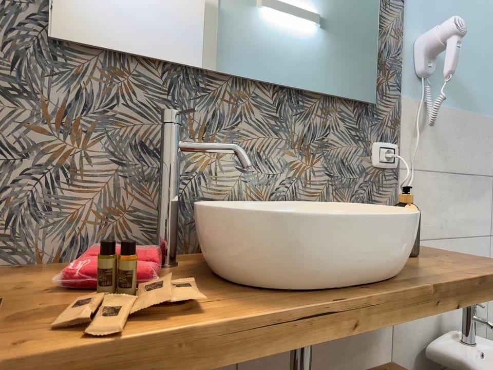 Bathroom, towels