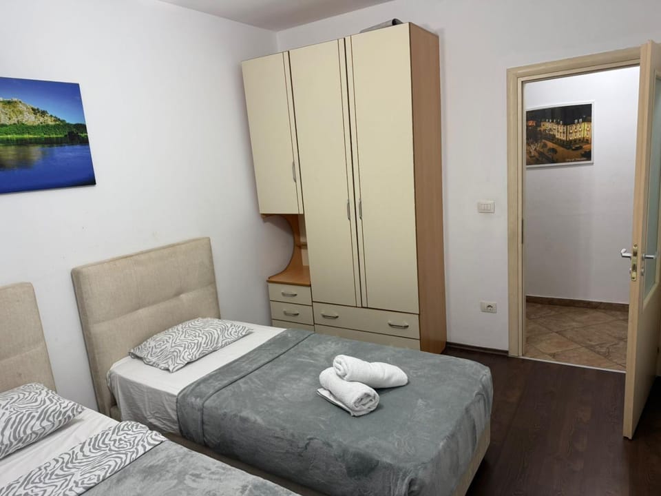 Bed, Kitchen or kitchenette, Photo of the whole room, Bedroom, towels, wardrobe