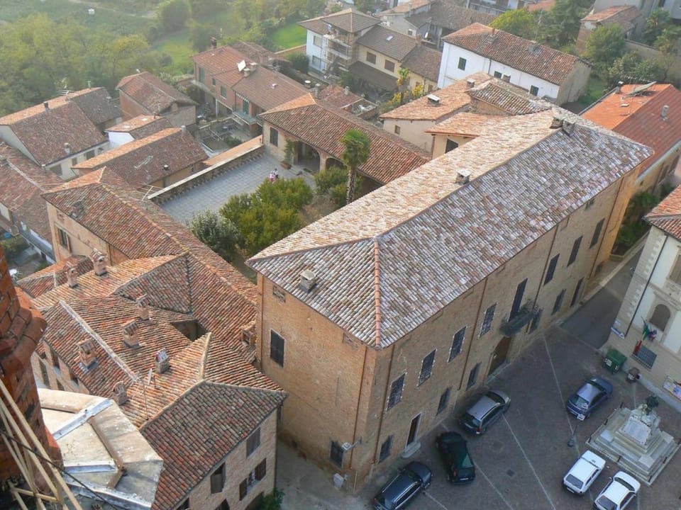 Property building, Neighbourhood, Bird's eye view, View (from property/room), Landmark view, Street view, Location, Parking
