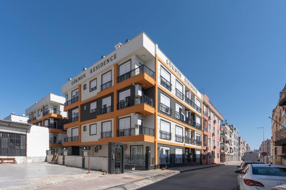 Property building, Day, Neighbourhood, City view, Street view, Location, Parking