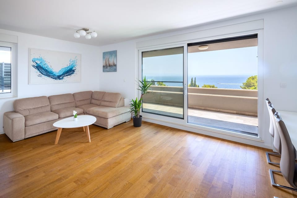 Living room, Sea view