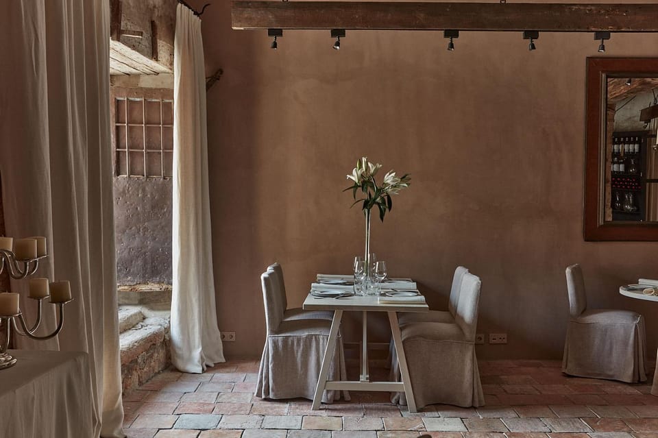 Restaurant/places to eat, Lounge or bar, Dining area