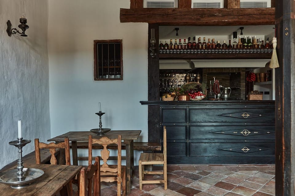 Restaurant/places to eat, Lounge or bar, Lounge or bar