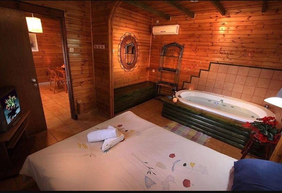 Bed, Hot Tub, Bedroom