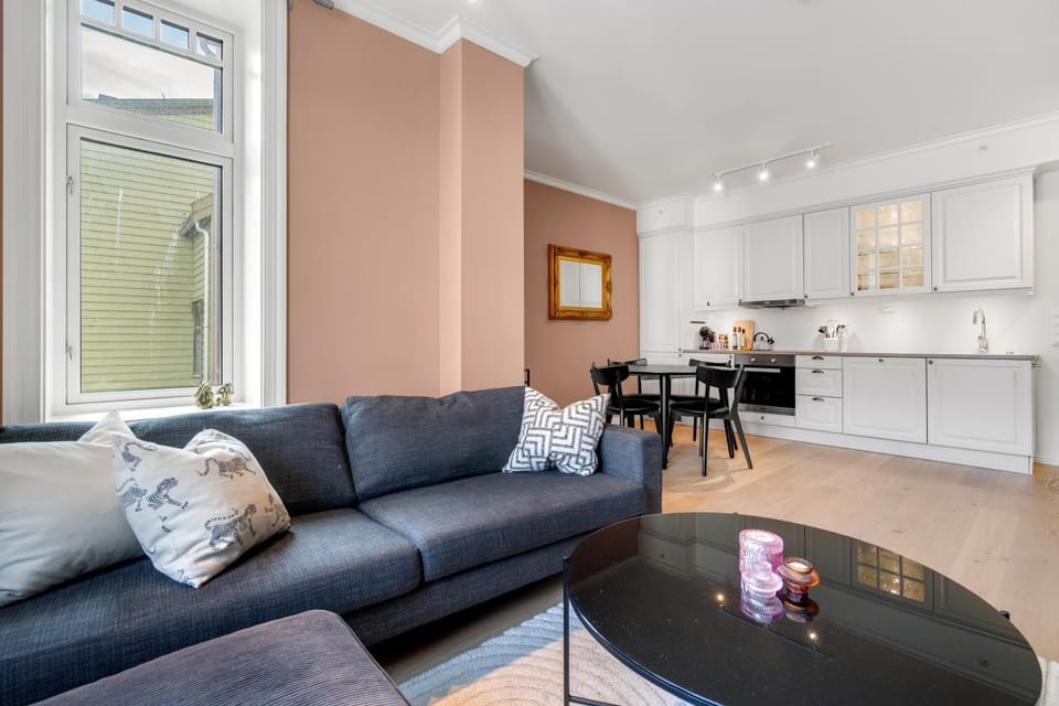 Kitchen or kitchenette, Living room, Seating area, Dining area, pet friendly, stove