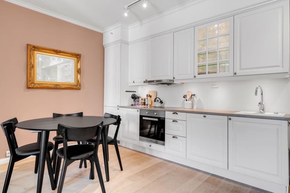 The Polar Rose Suite - Central Comfort in Tromsø Apartment in Tromso