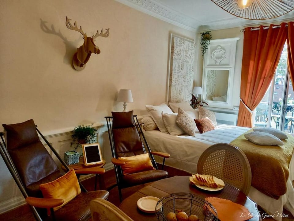 Living room, Bedroom