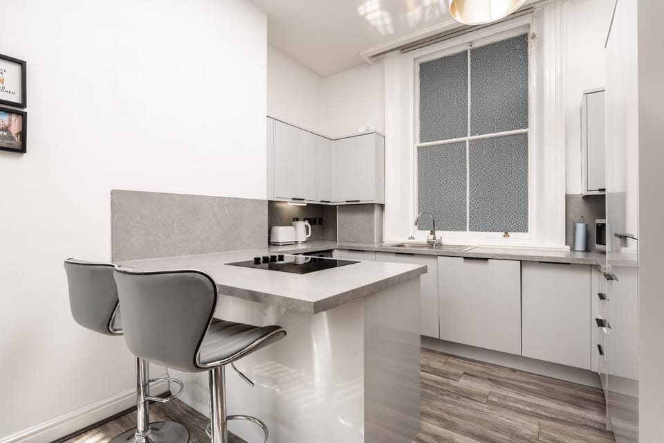 Dining area, kitchen