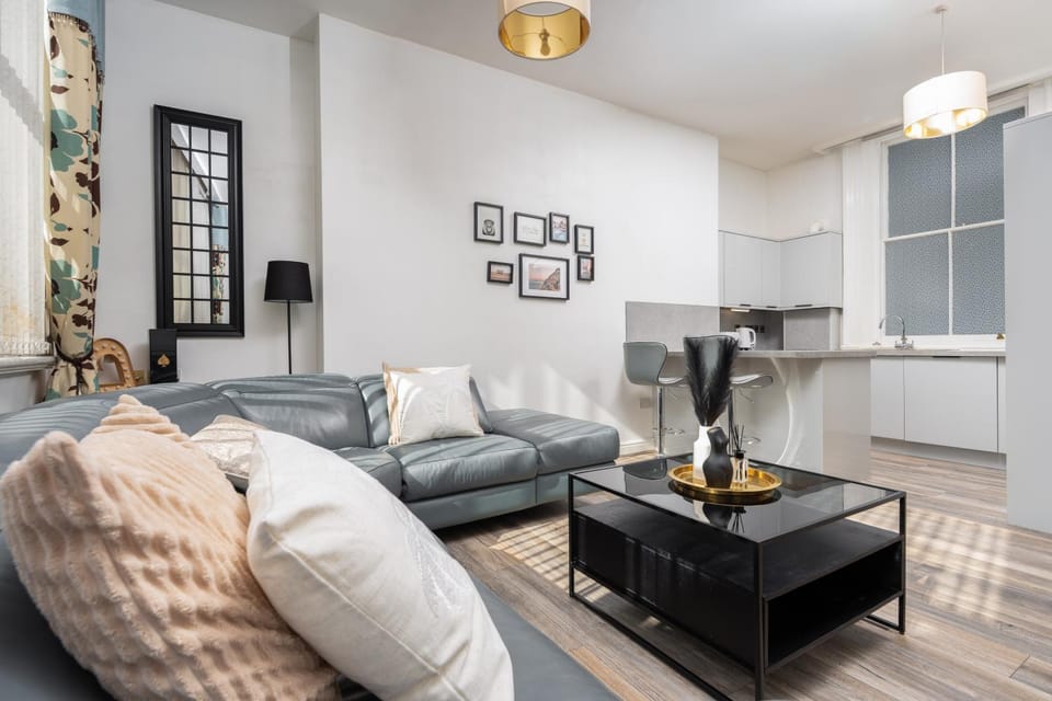 Living room, Dining area, kitchen