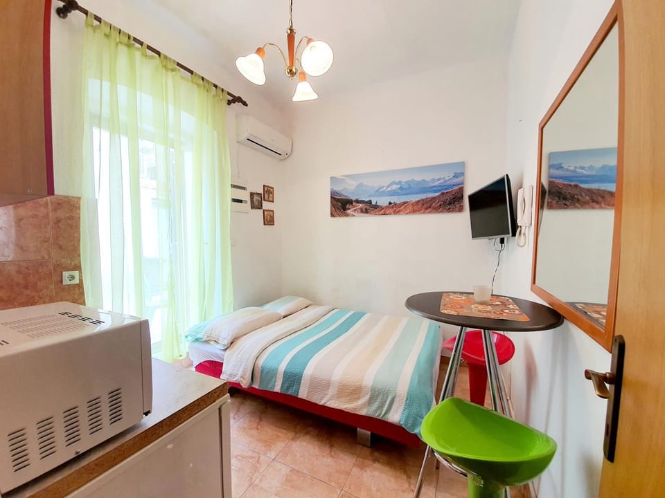 Bed, Bedroom, air conditioner