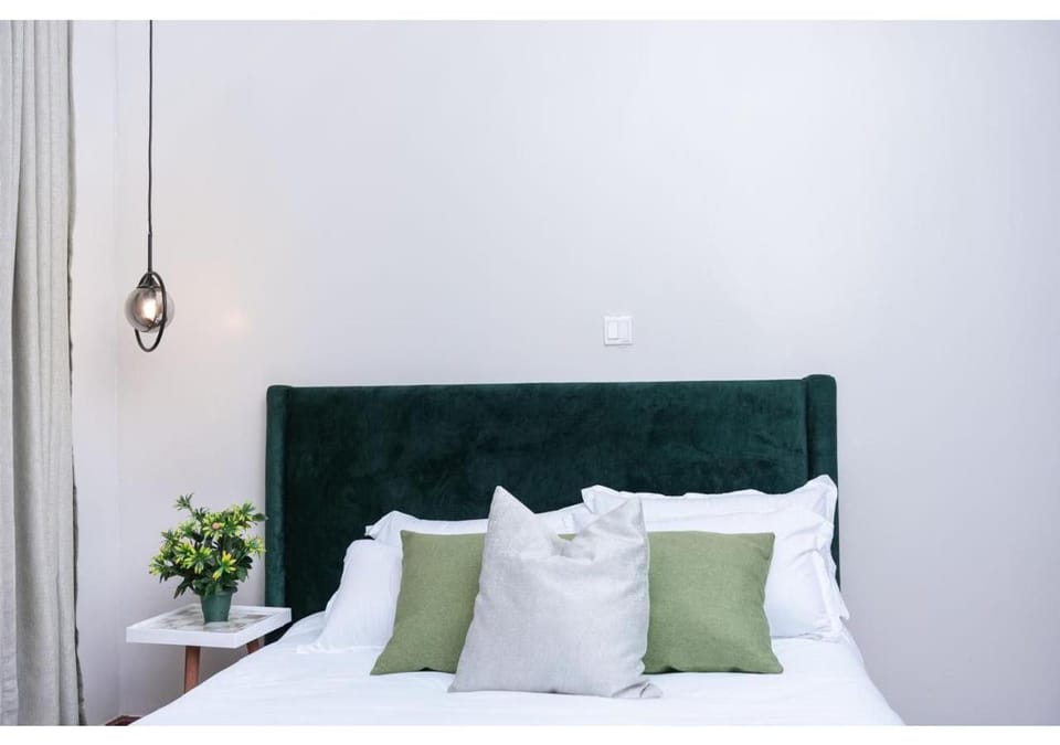Shower, Bed, Bedroom