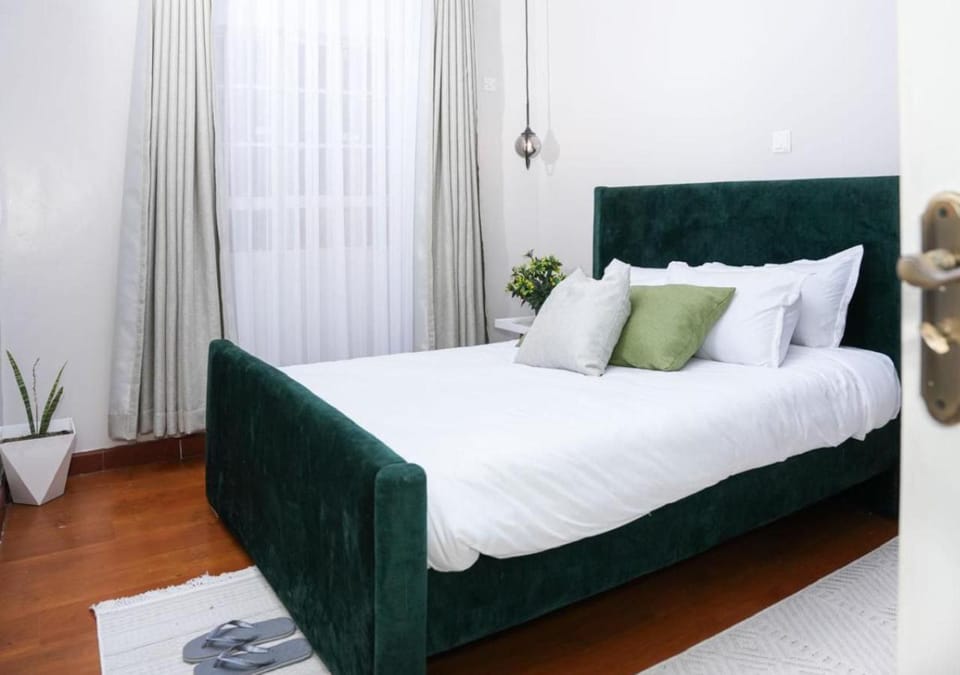 Shower, Bed, Bedroom, towels