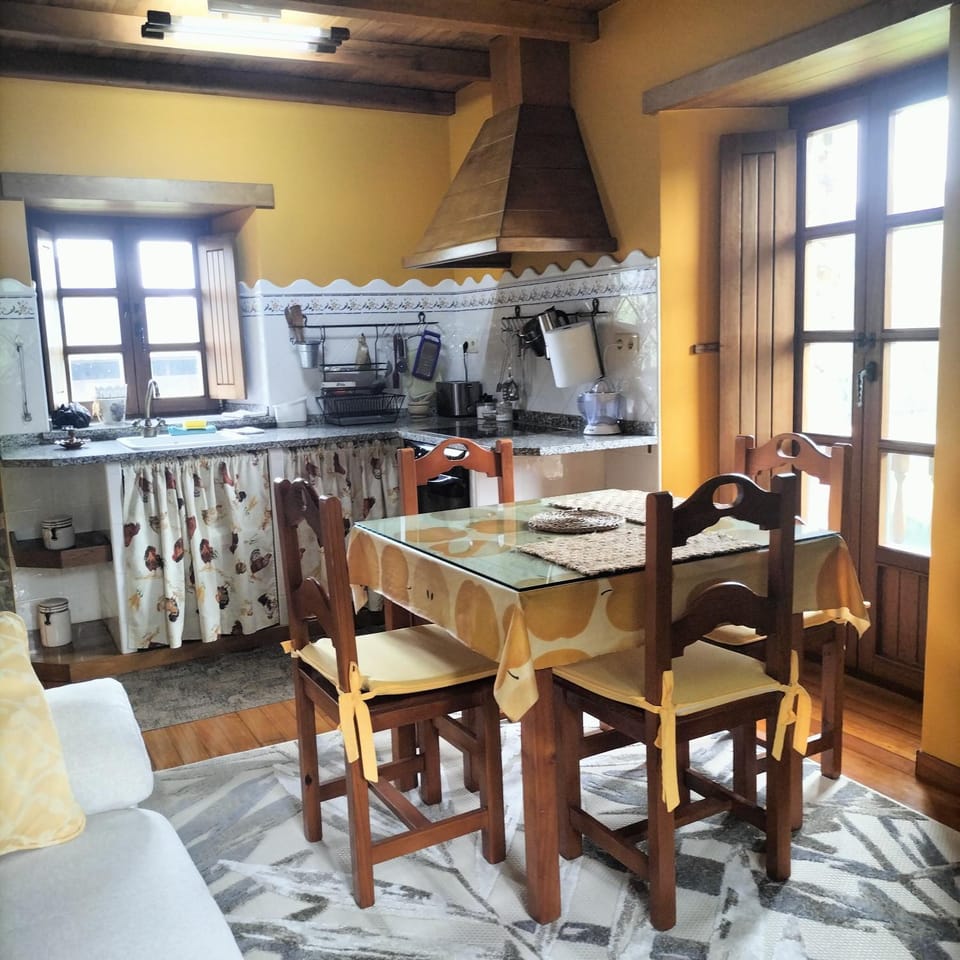 Casa el Curro House in Asturias