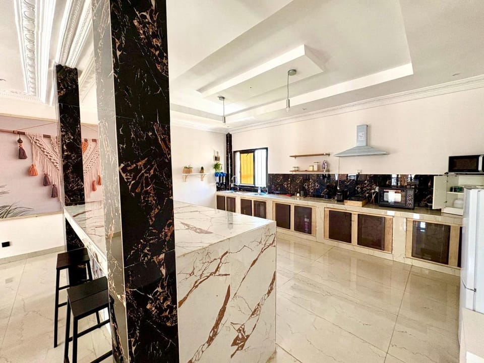 Home TERANGA villa de 4 chambres climatisées avec SDB privées et parking gratuit Bed and Breakfast in Dakar Region, Senegal