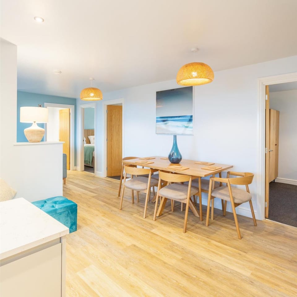 Family Haven with Hot Tub - Private Sauna Option Available Apartment in Ilfracombe