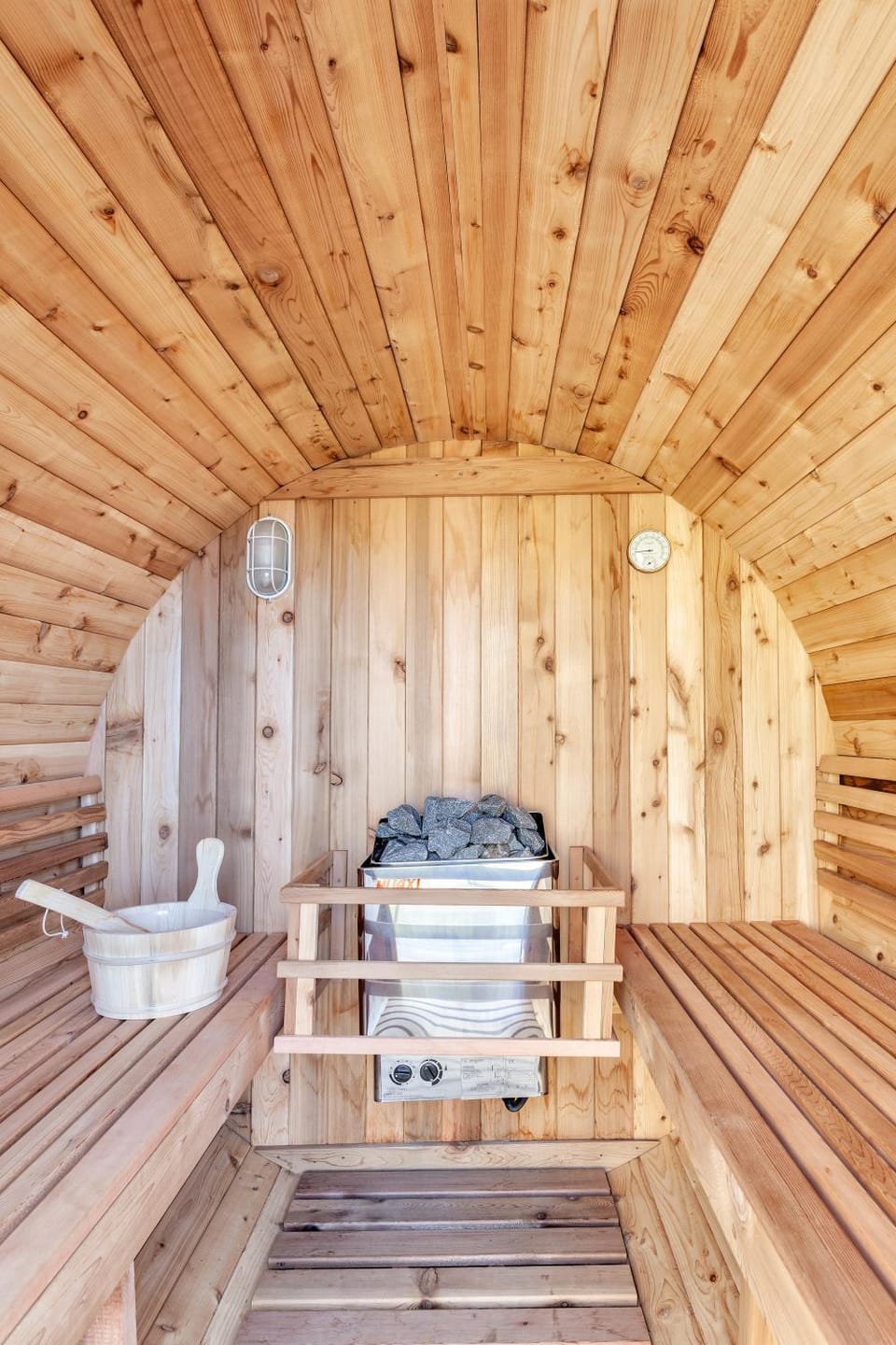 Family Haven with Hot Tub - Private Sauna Option Available Apartment in Ilfracombe