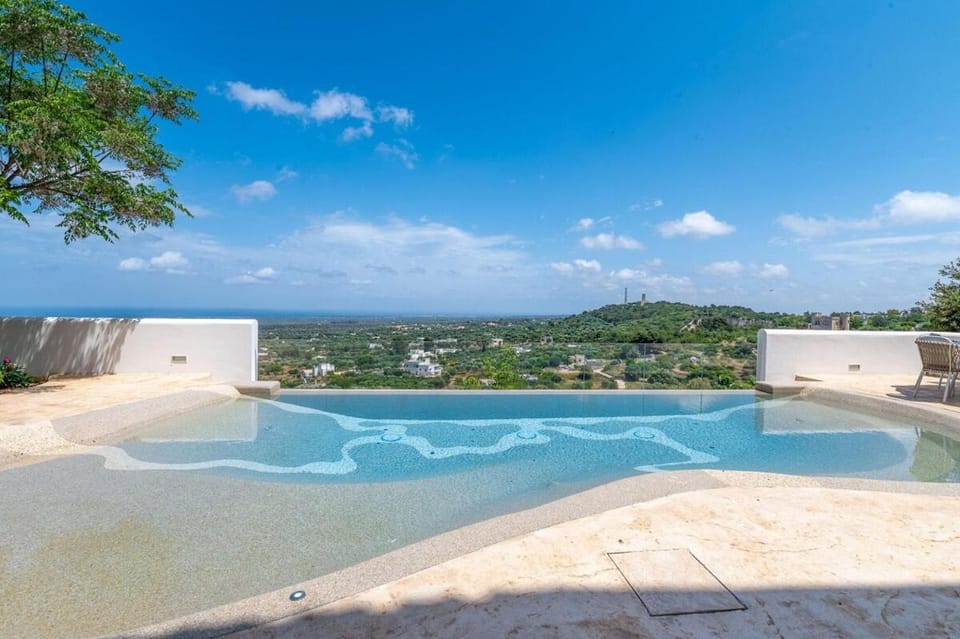 Day, Natural landscape, Pool view, Swimming pool, sunbed