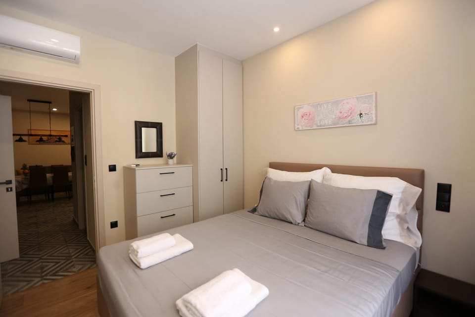 Bed, Photo of the whole room, Bedroom, towels, wardrobe, air conditioner