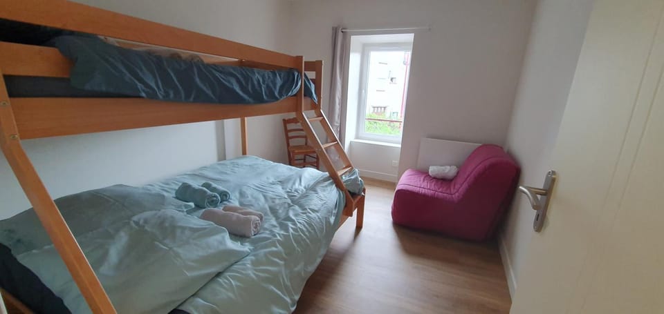 Photo of the whole room, bunk bed