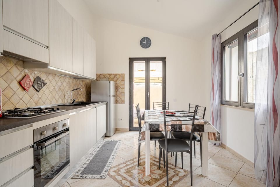 Property building, Kitchen or kitchenette, Living room