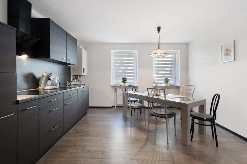 Property building, Kitchen or kitchenette, Living room