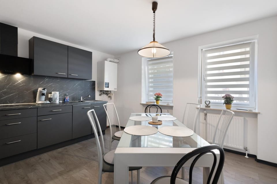 Property building, Kitchen or kitchenette, Living room