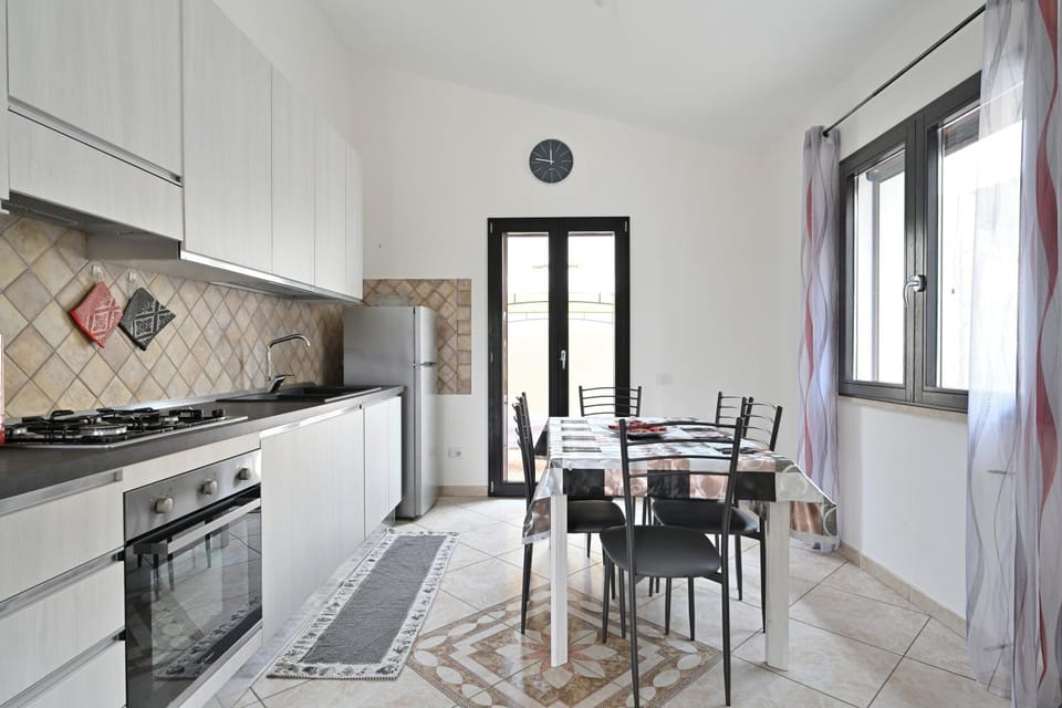 Property building, Kitchen or kitchenette, Living room