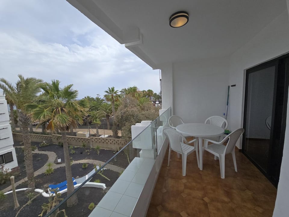 View (from property/room), Balcony/Terrace, Seating area