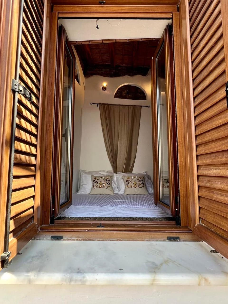 Rustic Retreat in Town Apartment in Euboea