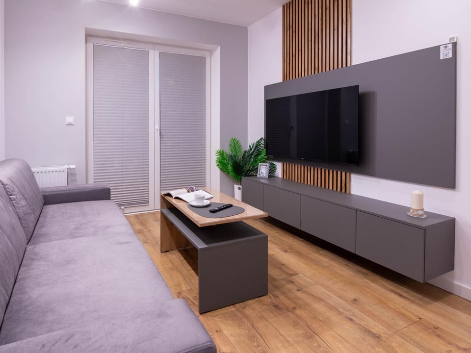 Communal lounge/ TV room, TV and multimedia, Living room, Seating area, Evening entertainment
